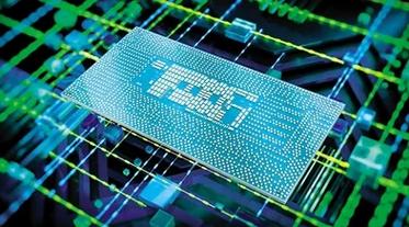 【卡网官方网站】春天的时尚感,从解锁林允儿同款露腿姿势开始!